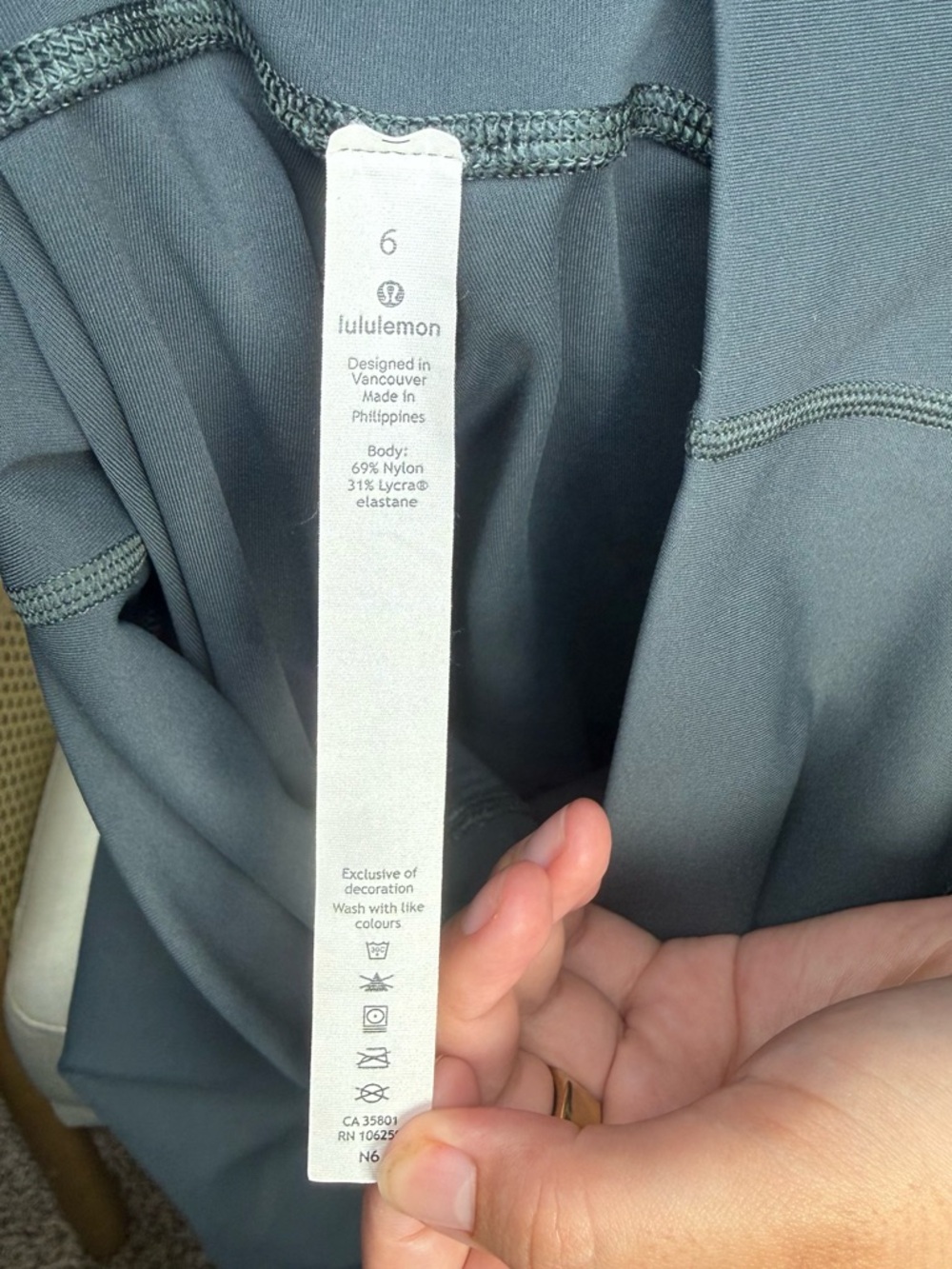 Lululemon Wunder Under Crop (High-Rise) *Full-On Luxtreme 21" Size 6 - Picture 6 of 8